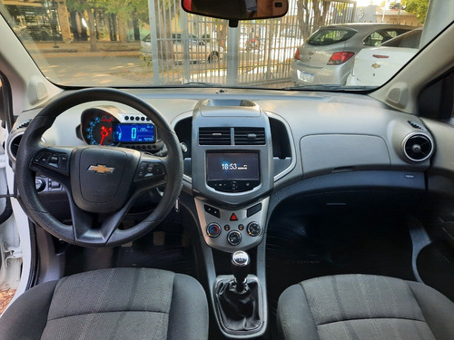 Imagen 12 de 15 de Chevrolet Sonic 1.6 Lt M/t 2014