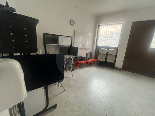Vista Del Valle: Edificio En Venta Con Alberca, Ideal Para Escuelas.