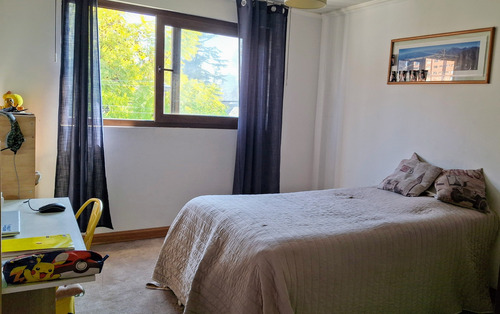 Casa Moderna Y Amplia 5d/4b Con Quincho En Arriendo