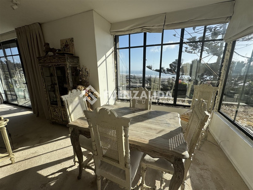 Se Arrienda Casa Grande, Sólida, Amoblada Con Vista Al Mar.