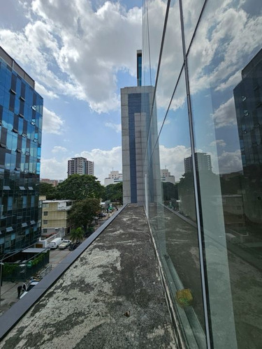 Edificio Comercial En Venta 3.400 M2 - Urb. Las Mercedes