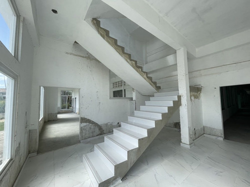 Nave Industrial Alquiler Zona Franca Hainamosa Ii