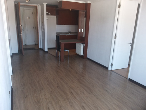 A Pasos Del Metro Irarrazaval 2 Dorm. 2 Baños.