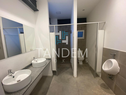 Imagen 11 de 12 de Excelente Galpón Con Oficinas Y Vestuarios A Estrenar En Parque Industrial A Mts De Panamericana!