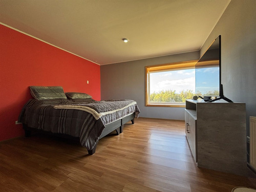 Casa Con 7000m2 De Terreno 4d 3b Calefaccion Central