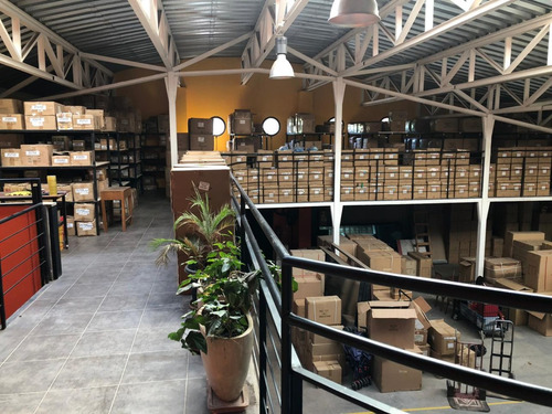 Bodega Con Diseño Sustentable Emplazada En 5000 M2
