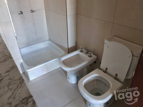 Imagen 12 de 18 de Departamento En Venta De 2 Dormitorios C/ Cochera En Centro