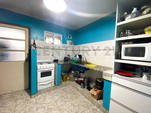 Imagen 9 de 14 de Ph De 3 Dormitorios Con Patio En 30 E/ 65 Y 66 - En Venta