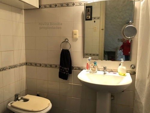 Imagen 6 de 9 de Obligado Y Avda. Brasil. Antigua Casa Reciclada Con Posibilidades.