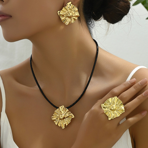 Conjunto Sencillo De Pendientes, Collar Y Anillo For Mujer.