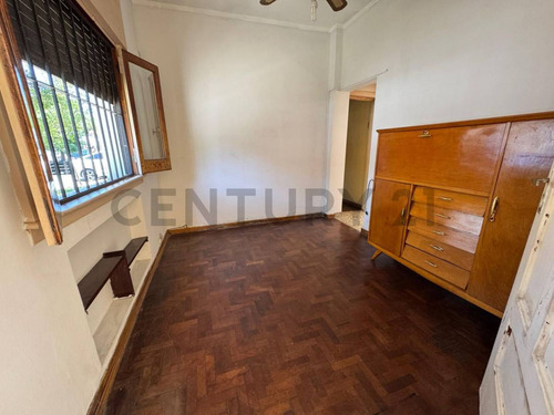 Venta - Ph Tipo Casa - 2 Ambientes - Terraza Propia - Remedios De Escalada, Lanus