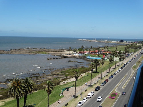 Imagen 2 de 30 de Apartamento En Venta Sobre Rbla. Con Vistas Al Mar, 3 Dormitorios, Parrillero De Uso Esclusivo Y Servicio 2 Garajes
