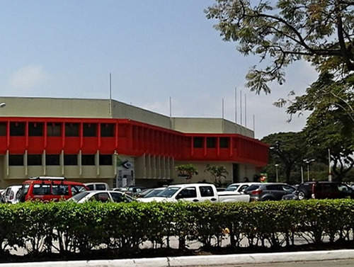 Imagen 2 de 10 de Se Alquila Local Comercial En Centro Comercial Alban Borja. Norte De Guayaquil, En La Mejor Zona Cerca Al Supermaxi. Ideal Para Distribuidoras, Tiendas De Ropa, Importadores Mayoristas, Bancos, Spas