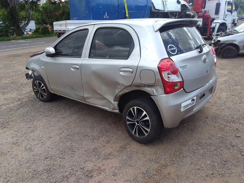 Sucata Toyota Etios Hb 1.3l Mt 2017 Para Venda De Peças