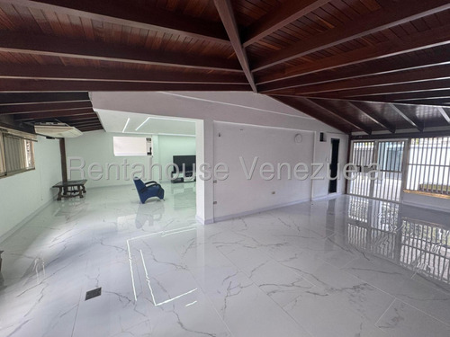 Tm. #25-13675. Casa Totalmente Remodelada En Venta, En El Cafetal