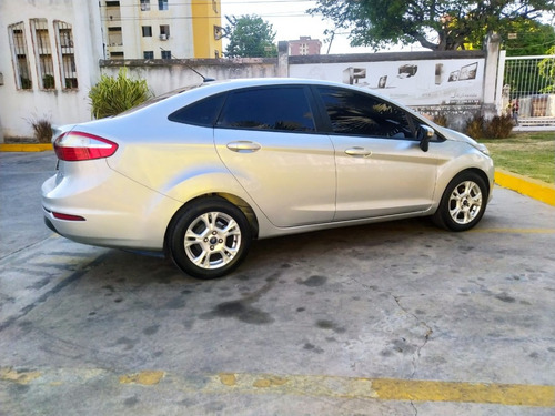 Imagen 4 de 11 de Ford Fiesta Titanium