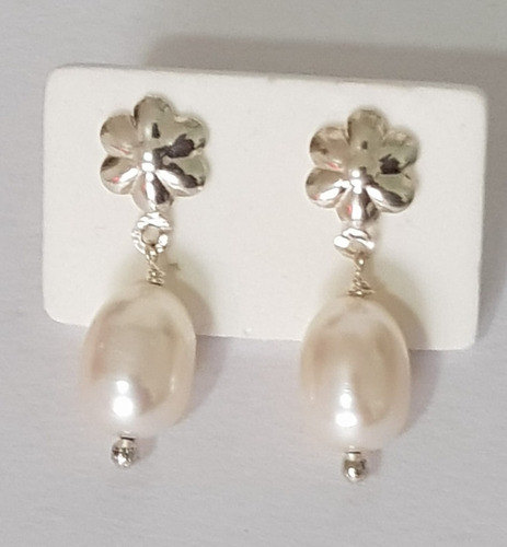 Aros Perlas Agua Dulce Blanca 7mm Florcita En Plata 925