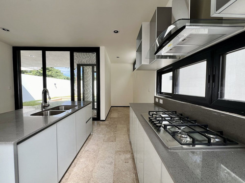 Casa Residencial En Venta, Privada Gaviones. Entrega Inmediata