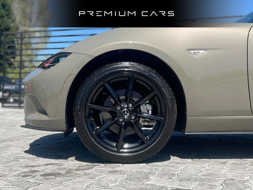 Mazda MX-5 Miata 2.0 Soft Top MT