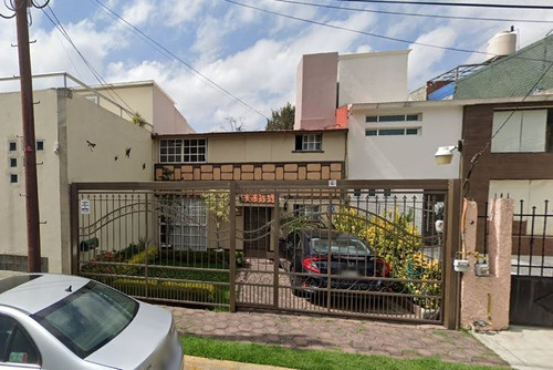 Casa En Venta , Ciudad Satélite, Naucalpan Con Jardín , En Remate Bancario 