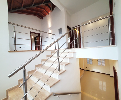 Casa En Alquiler Con Campo De Golf Y Terraza En Villas De San Diego Counry Club.