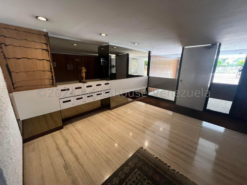 Apartamento En Venta Con Excelente Ubicaciòn En La Urb. Lomas De Las Mercedes