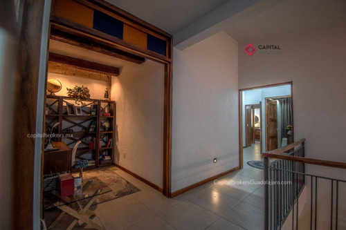 Casa En Venta De Lujo Bugambilias Zona Sur