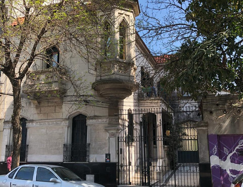 Imponente Casa De Estilo En Alvear Y Mendoza