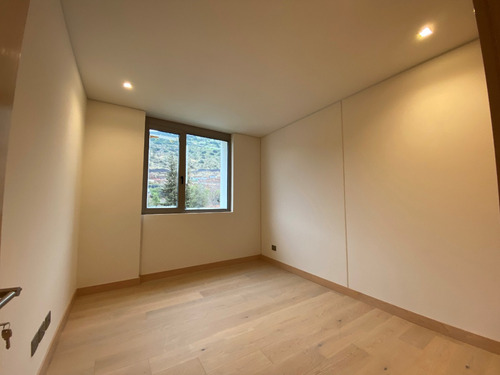 Dpto, 3 Dorm.+ 3 Baños + 3 Est. Manquehue Oriente, Nuevo