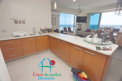 Imagen 8 de 14 de Cad Ocean Front 604. Terraza Con Vista Frontal Al Mar