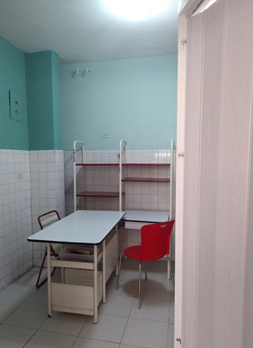 Imagen 18 de 21 de Casa-quinta De Dos Plantas En Calle Cerrada