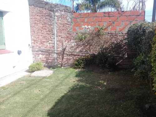 Venta De Lote Con Casa A Reciclar O Demoler En Turdera. 381m