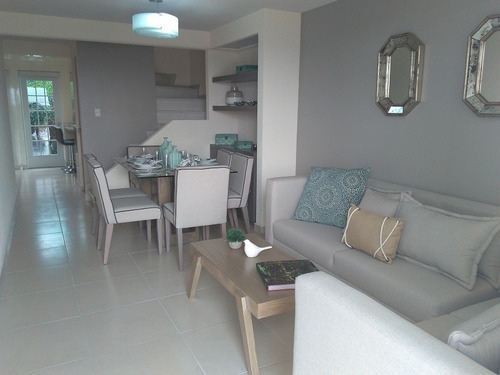 Casa En Venta De 4rec Con Balcon En Los Héroes Chalco