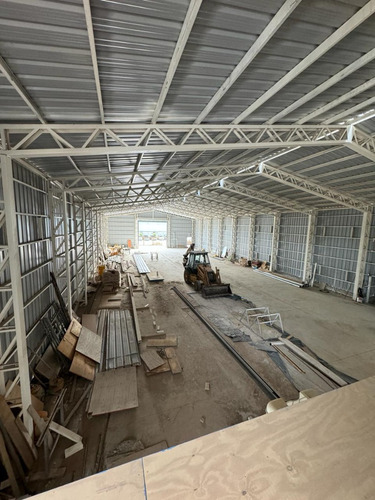 Alquilo Galpón 800 M2 En Parque Industrial Nqn C/ Ofi Y Pred