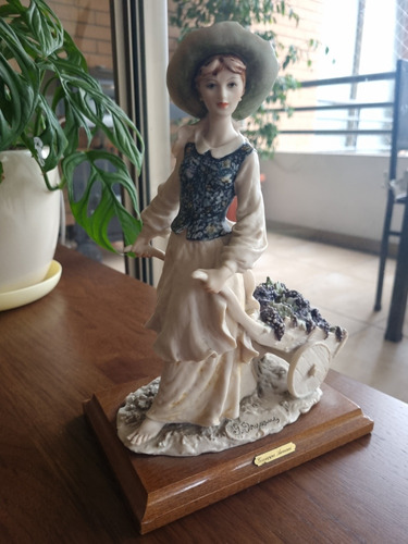 Figura De Giuseppe Armani Capodimonte, Colección Porcelana.