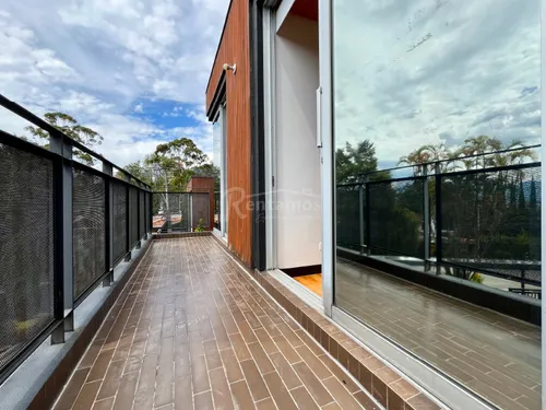Casa En Venta En Tres Esquinas. Cod V776083
