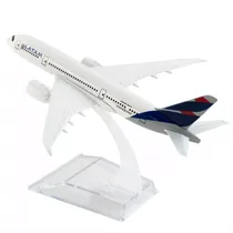 Comprar Boeing 787 Avión De Latam Esc 1:400 + 2do Avión De Otra Cia
