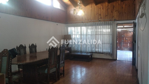Casa En Venta De 3 Dorm. En La Cisterna