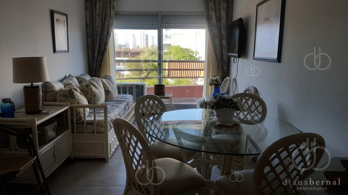 Imagen 10 de 24 de Punta Del Este, Mansa, Apartamento De 1 Dormitorio Con Terraza Y Vista.- Ref: 54539