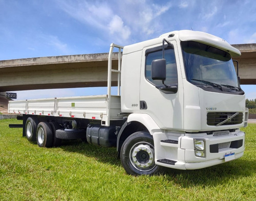 Imagem 3 de 10 de Volvo Vm 260 6x2 2009