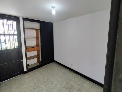 Casa Comercial En Arriendo Ubicada En Medellin Sector Unicentro (23923).