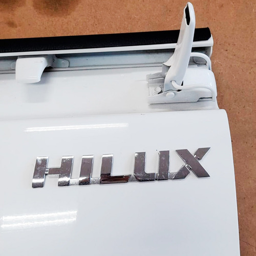 Imagem 4 de 5 de Tampa Traseira Completa Hilux 2016/... Cabine Simples Origin