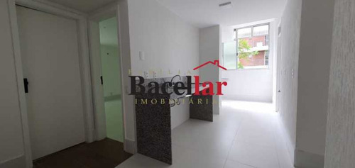 Imagem 14 de 15 de Venha Morar Junto A Natureza Num Dos Maiores Cartoes Postais Do Rio De Janeiro. Apartamento Amplo E Com Vista Para O Verde. Silêncio Total, Predio Com Infraestrutura. - Riap30260