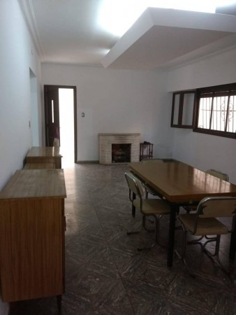 Imagen 3 de 10 de Casa Interna Con Locales