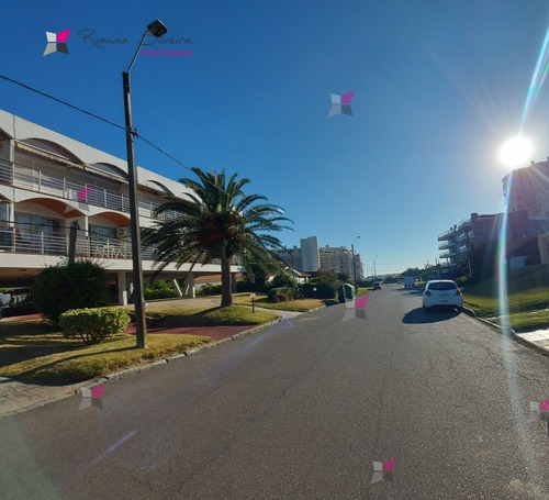 Muy Lindo Apartamento En Venta A Metros De La Playa - Ref: 9486