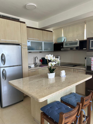 Apartamento En Tucacas, Conjunto Residencial Atlantis Palace. S.p