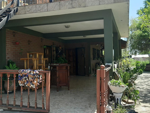 Imagen 8 de 30 de Casa Y Quincho Con Amplio Terreno A. Korn