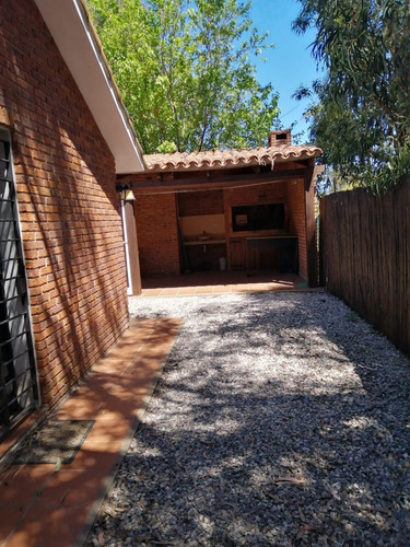 Casa En Alquiler En Barrio Los Ángeles A Dos Cuadras Del Mar