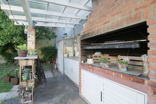 Casa Venta Parque Pileta Y Galpón Lomas De Zamora