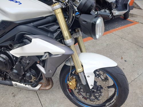 Imagem 10 de 15 de Triumph Street Triple 675